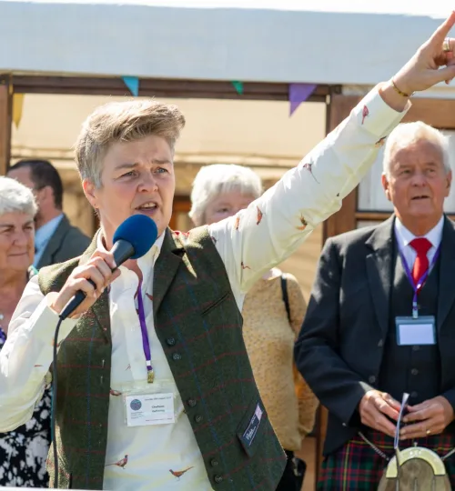 Ali McGrandes Stirling Highland Games chieftain 2022 pointing to stirling county rfc